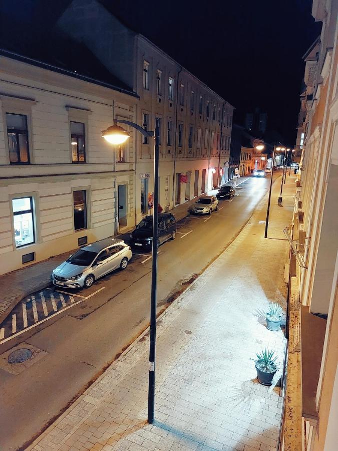 Square 16 Apartman - Absolutely Central Location With Self Check In Szombathely Bagian luar foto