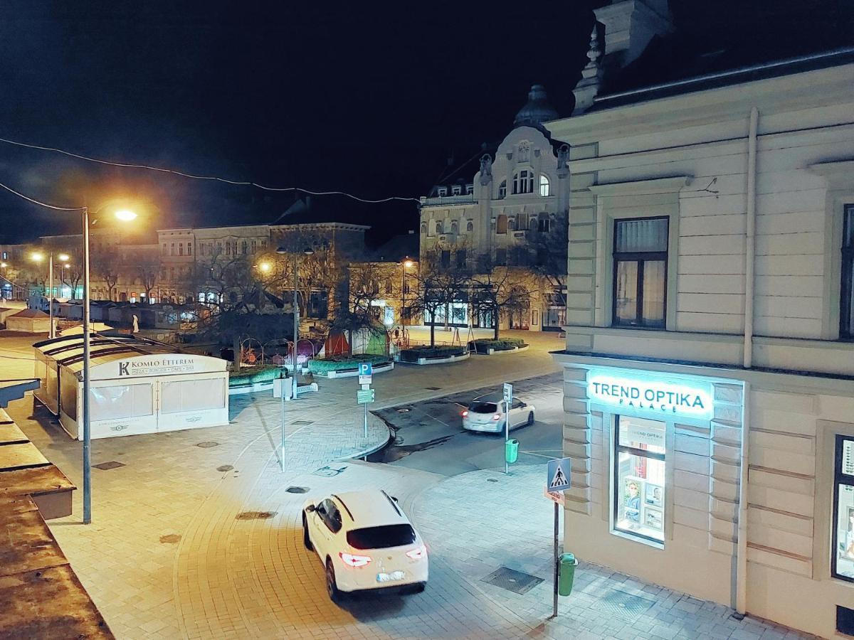 Square 16 Apartman - Absolutely Central Location With Self Check In Szombathely Bagian luar foto